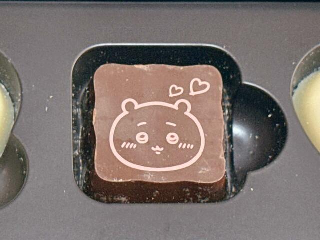 四角いチョコレートはそれぞれソロのイラストプリントも♪ちいかわはピンクカラーでプリントされています