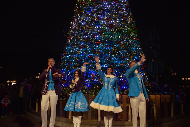 アカペラで「アナ雪」を歌います ©Disney