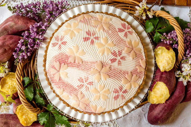 「徳島県里浦産なると金時 “里むすめ”と胡麻のタルト」Whole（25cm） ￥7,776