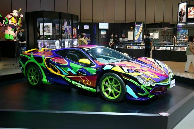 光岡自動車の「オロチ」とコラボレーションした「エヴァンゲリオン オロチ」