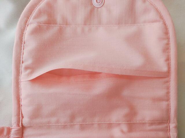 ティッシュが入るケースつき