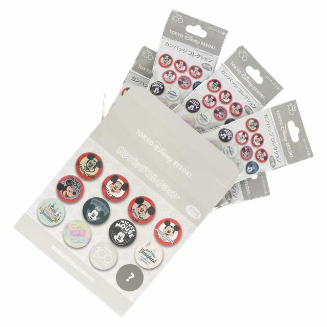 キーチェーンセット 2,400円｜サイズ：（全長）長さ約11cm｜東京ディズニーリゾート「ディズニー100」グッズ｜販売店舗：東京ディズニーランド「ギャグファクトリー/ファイブ・アンド・ダイム」、東京ディズニーシー「エンポーリオ」｜発売日：2023年2月2日（木）