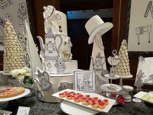 【ヒルトン東京 絵本の国のアリス スイーツビュッフェ】