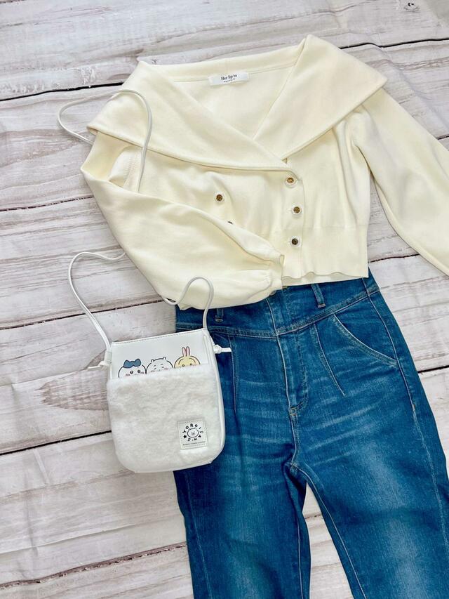 フェミニンなデニムコーデに持ってもかわいい！【GU（ジーユー）ショルダーポーチ Chiikawa】