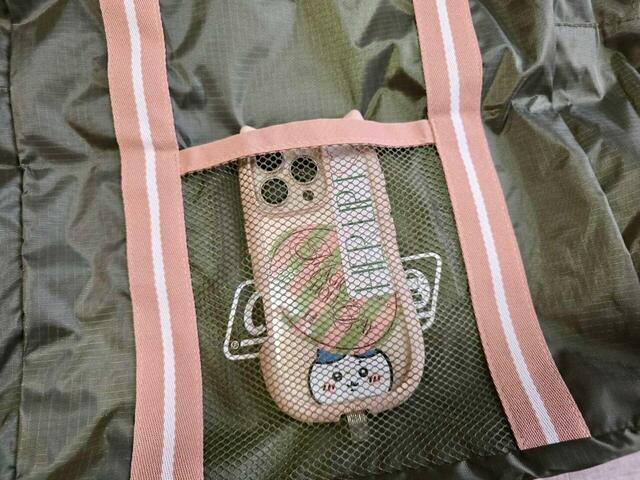 ポケットはスマホが入るサイズ感