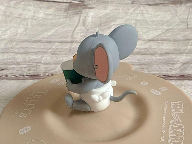 タリーズのカップを持っている姿がなんとも愛らしいです！