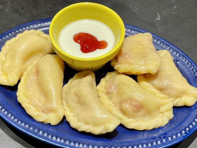 【吉祥寺『Babusya REY（バブーシャ・レイ）』】「ストロベリーミックスのヴァレニキ」。水餃子のデザートがあるとは思わなかった