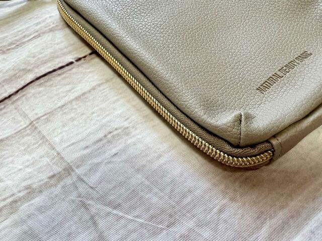 上品でシックなグレージュカラー！