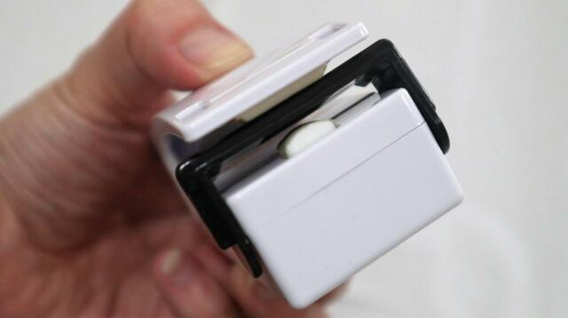 【ダイソー イージーシーラー】ガードをくるりと回すと、誤って発熱するのを防げる