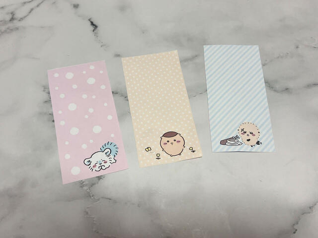 【ちいかわもぐもぐスタンプセット】裏面のイラストやカラーだけでなく柄も異なっており、細かいところまで凝っています