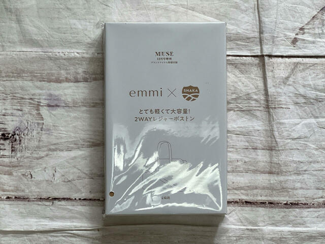付録は『emmi×SHAKA（エミ×シャカ）ダブルネーム！とても軽くて大容量！2WAYレジャーボストン』