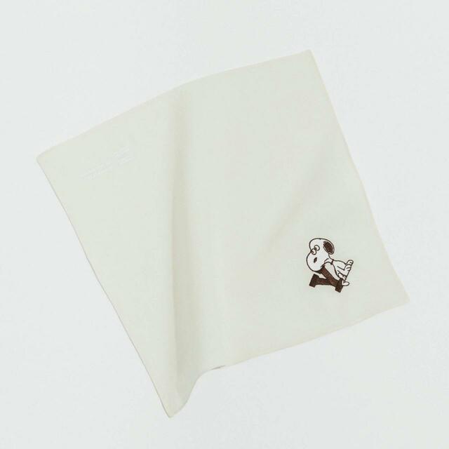 イニシャルハンカチ 1,430円｜スヌーピーミュージアム｜2024年4月26日（金）発売グッズ