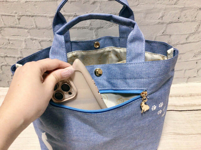 【カルディ　ネコバッグ】外側にもポケット付き。スマホがちょうど入ります