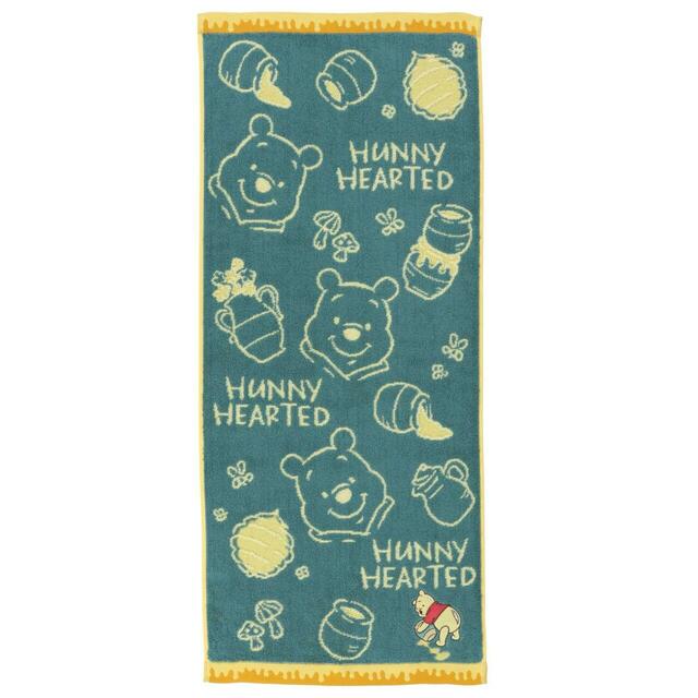 フェイスタオル 1,900円｜東京ディズニーリゾート「くまのプーさん」グッズ｜販売店舗：東京ディズニーランド「プーさんコーナー」、東京ディズニーシー「ヴィラ・ドナルド・ホームショップ」｜発売日：2025年12月4日（木）