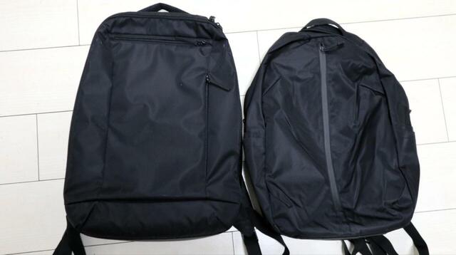 【無印良品 肩の負担を軽くする撥水ビジネスリュックサック（丸型）】同シリーズの四角タイプのリュック（写真左）と比較すると、丸型のほうがマチが6cm、容量が2L大きく、ポケットの数も充実しています