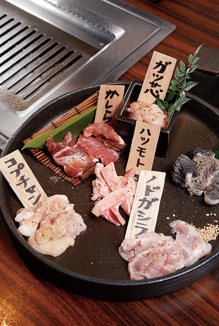 ホルモン でですけ（銀座） 絶品ホルモン6種盛り 1980円 その日のおすすめの盛り合わせ。初めてのホルモンが食べられる楽しみも魅力。