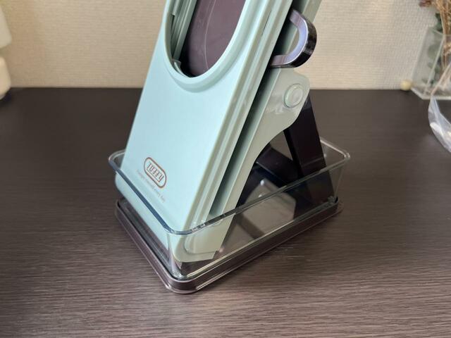 【Toffy セーフティープッシュスライサー】保存容器を設置します