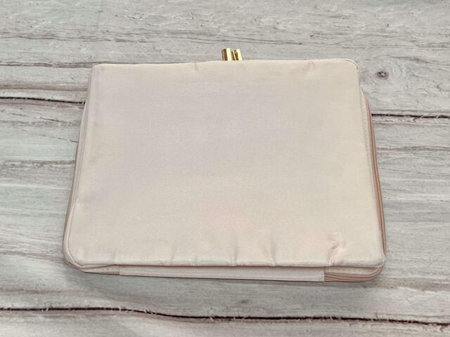 裏側はシンプルな無地です