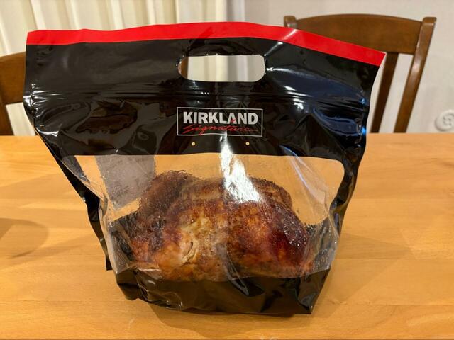 【コストコ　ロティサリーチキン】初めてこれを買ったとき、「本当に丸ごとチキンがこの値段でいいの!?」と二度見してしまいました