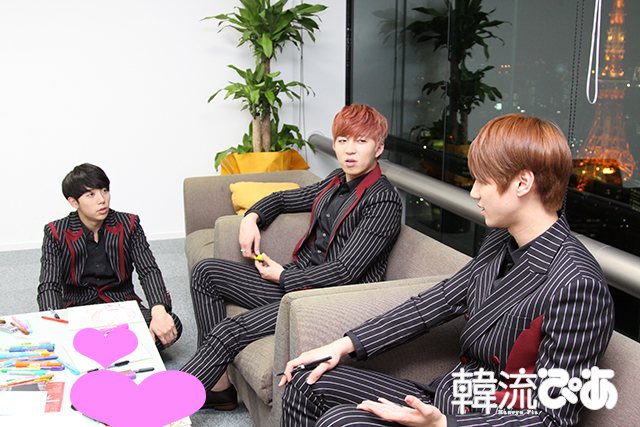 U-KISSの取材の様子　1月22日発売の「韓流ぴあ 2/28号」もチェック！