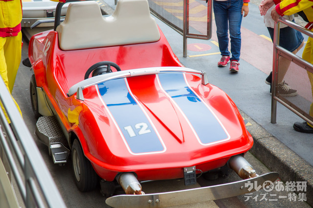 レースカーは全部で6色。何色に乗れるかな。