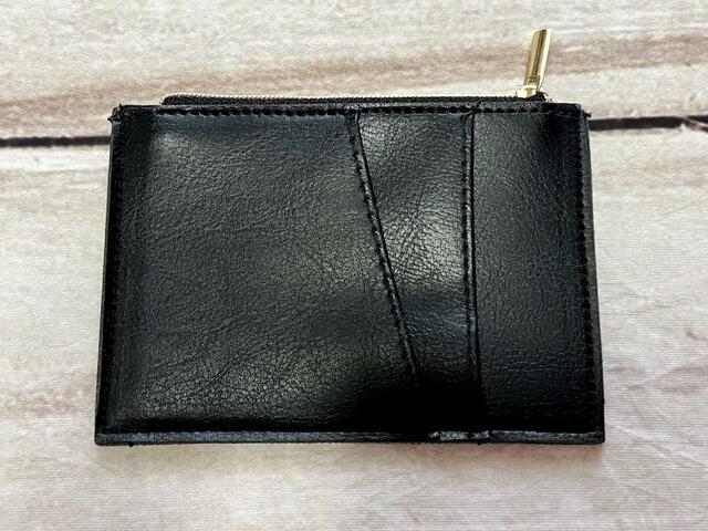 裏側はカードポケットが2つ