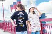 Tシャツほかアパレルは、カラフルなデザインが魅力!【東京ディズニーリゾートのパークのマップをモチーフにしたグッズ】