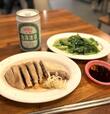 【台湾食べ歩きの旅 #5 】肉汁したたるカモ肉プレートを独り占め。台湾ビールは近所のコンビニで調達