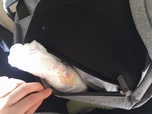 【ニトリ パパママバッグ リュック】下には汚れたものや濡れたものが入れられる防水ポケット付き