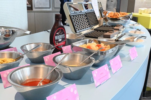 【ヒルトン東京ベイ「BON DANCE」】アレンジ自在の「フルーツカクテル」や、自分で仕上げる「焼きたてクロッフル」