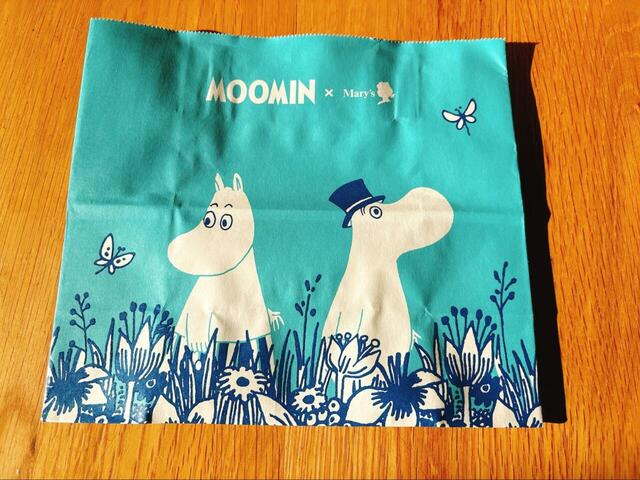 【ムーミン×メリーチョコレート ムーミンたちと穏やかな森アソートチョコレート】専用のショッパー（紙袋）もこの可愛さ。渡す瞬間から相手を笑顔にできそう