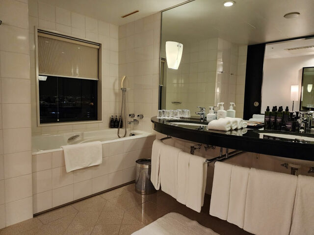 【リゾナーレ大阪】アトリエルーム デラックスのバスルーム