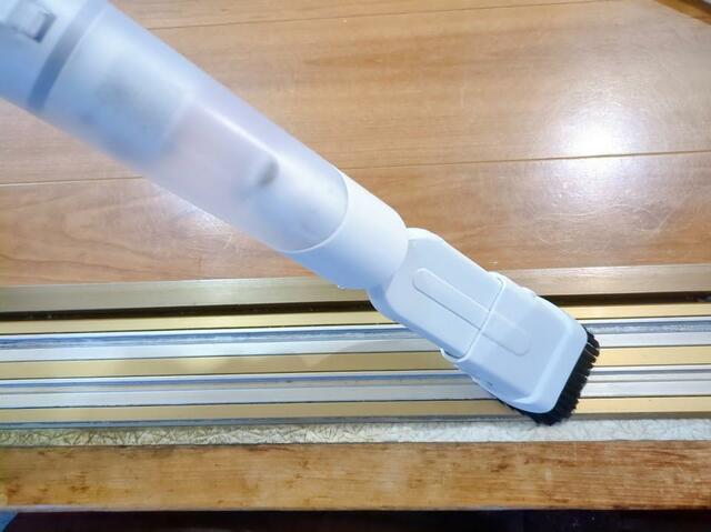 【アイリスオーヤマ ハンディクリーナーマルチツールセット】延長パイプ+ブラシノズルでサッシや引き戸のレールも楽々キレイ♪