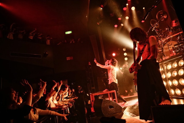 DEZERT　　撮影：小林裕和