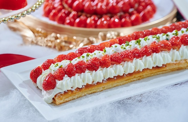 森のうさぎ白雪姫が作るアップルパイ真っ赤なリンゴのムース