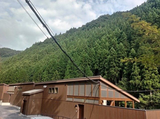 【ルトゥール京都】現在、3棟＋離れにバンガローが1棟ある