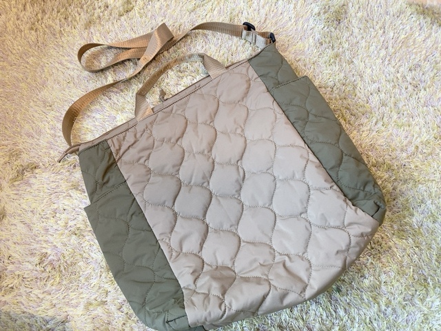 【ワークマン FieldCore 撥水・中綿マルチポケットトート】「アソート」というカーキ、ベージュ、キャメルなど多色づかいのカラーを選びました