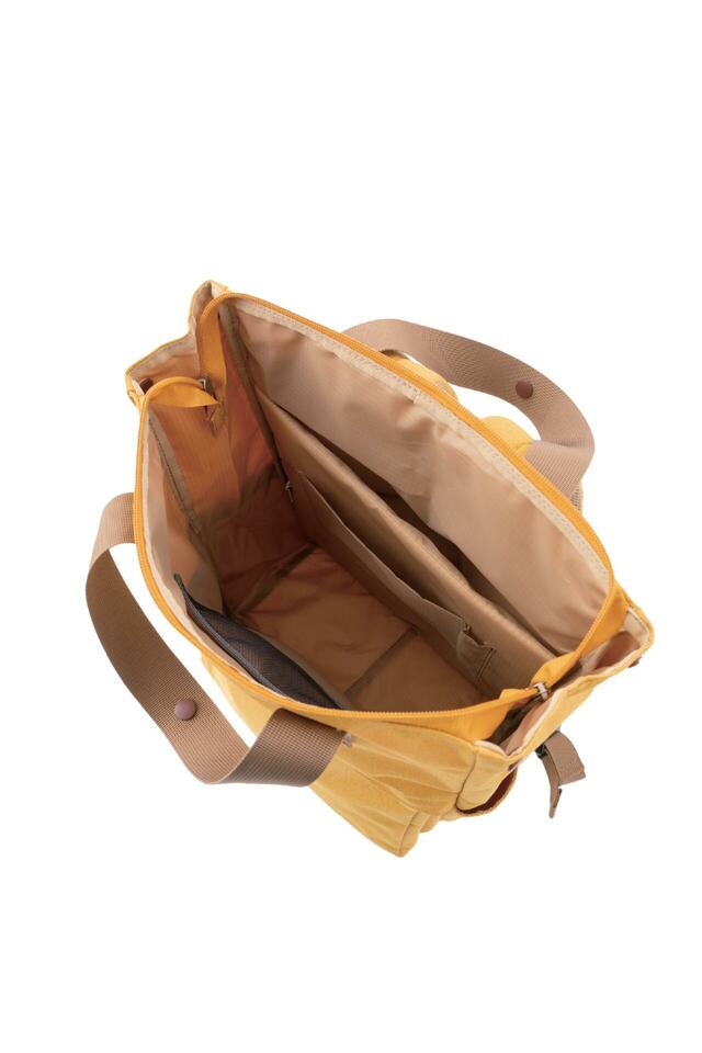 【ワークマン×フルクロ　たためて自立する 2WAY 撥水トートリュック】サイズは縦39×横29×幅13cm。メインポケットはクッションポケット付きで電子機器の収納もOK！