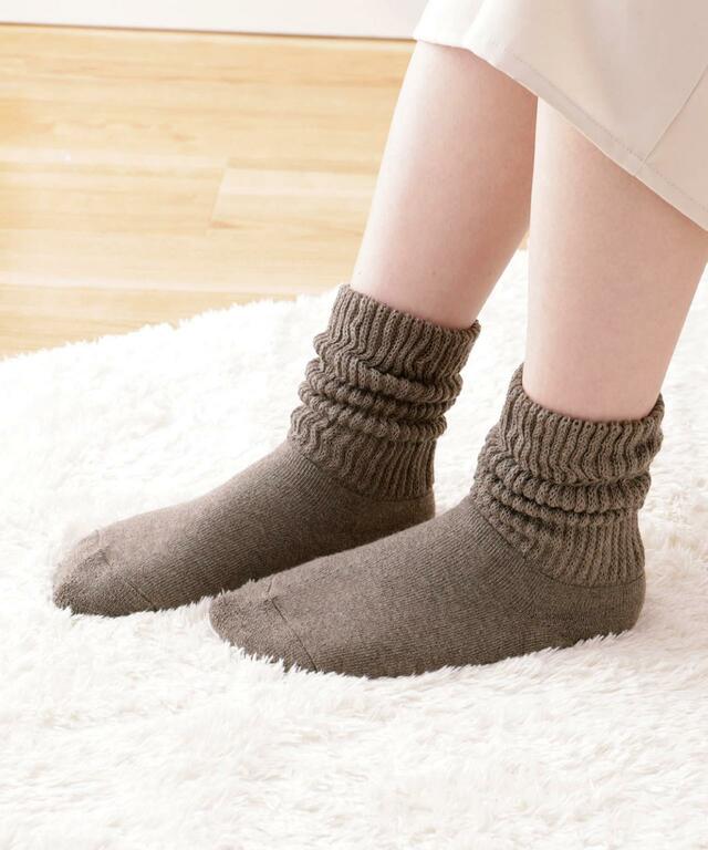 【3COINSの防寒小物グッズ売上ランキング 9位】「cozy cloudクルーソックス」550円（税込）