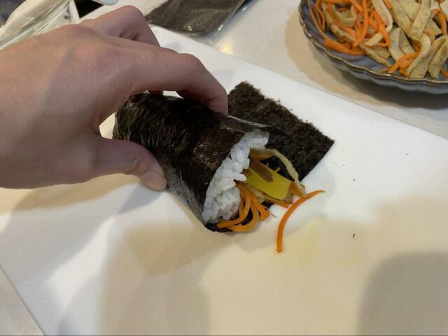 【ちびっこキンパ】ご飯と具をのせたら最後に巻いて出来上がり！