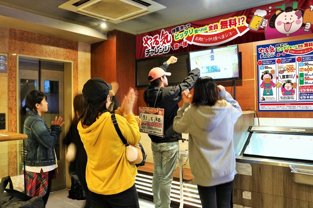 モニター画面で運命の計測シーンイメージ 