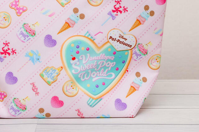 スーベニアランチケース 対象のメニューにプラス ¥1,300｜イベントロゴのモチーフも