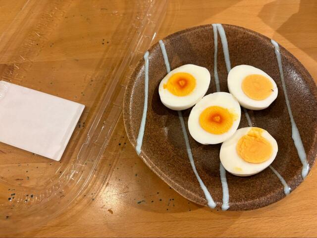 【コストコ チャーシュー油そば】蓋を取って、卵を取り除いてから電子レンジで加熱!