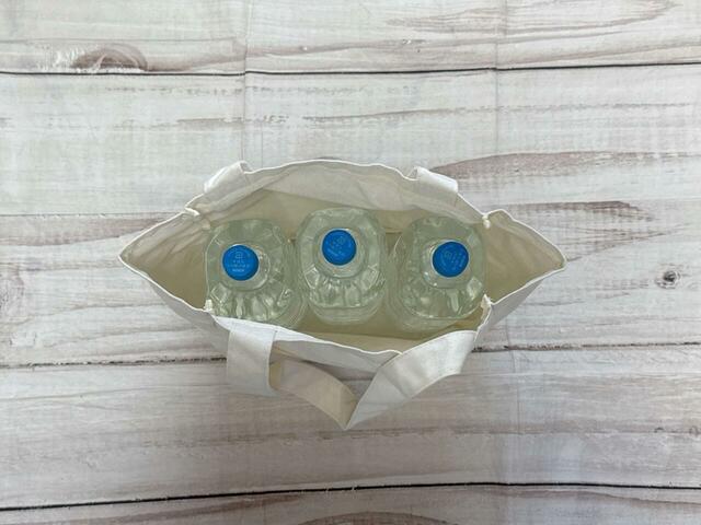 2Lのペットボトルが3本収納できました