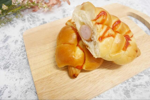 【ヴィ・ド・フランス デンマークウインナーロール】食べ応え抜群