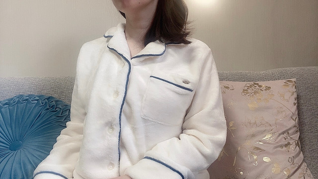 【チュチュアンナ】無地マイクロファイバーパジャマ／オフ白M-Lサイズ着用