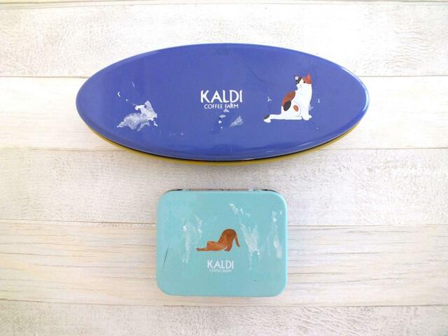 【カルディオリジナル ネコオーバル缶】缶の底にもネコを発見！※ラベルの粘着性が強く、上手く剥がせませんでした…