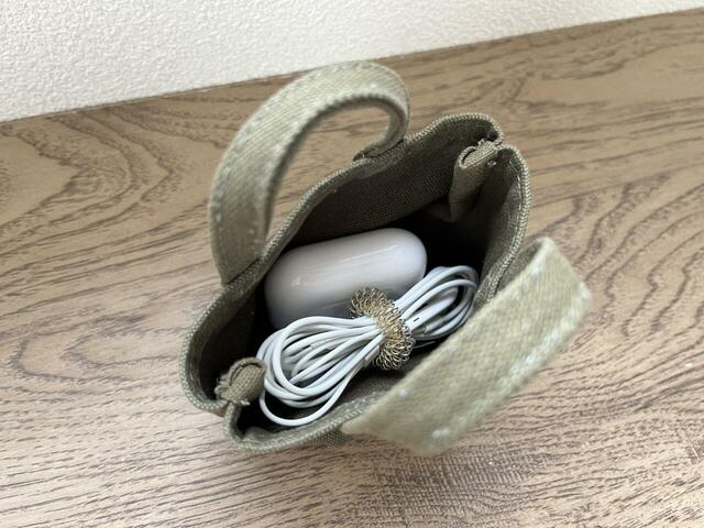 【無印良品 ミニ　帆布　トートバッグ】ワイヤレスイヤホンと有線イヤホンを入れてみました。一つにまとめたことで取り出しやすさが格段にアップ！