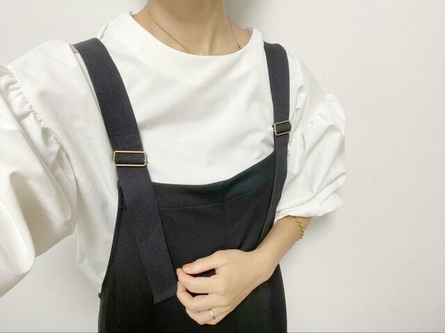 【aquagarage カットツイルジャンパースカート】シンプルなブラウスを合わせれば、きれいめコーデも可能です