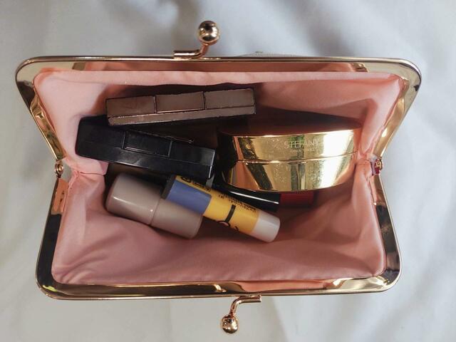 コスメもたっぷり収納できる